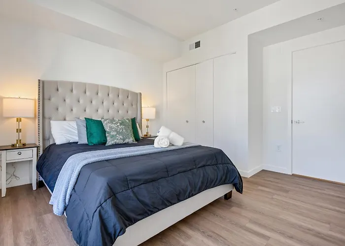 One Lux Stay Hollywood View La Suites